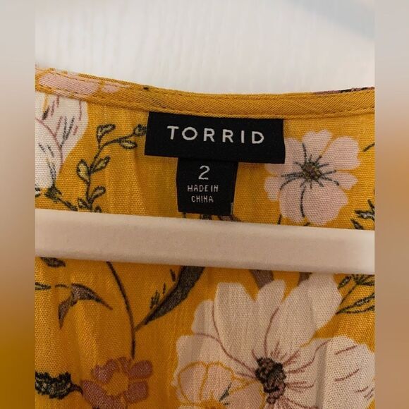 Torrid Babydoll Gauze Yellow Floral Crochet Trim Lace-Up Top Size 2X EUC - Picture 3 of 15